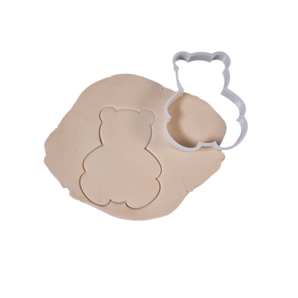 Вырубка пластиковая "Мишка сидит" 10 см